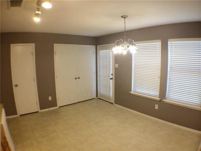 Building Photo - 2301 Kingsway Dr