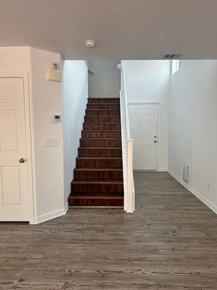 Building Photo - 6824 Briarwood Bend Ave