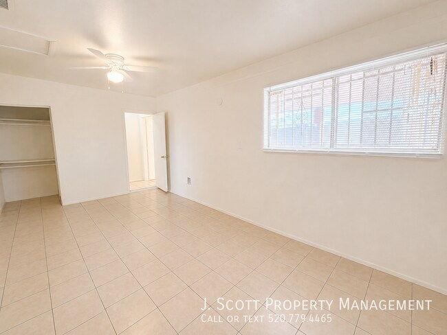 Building Photo - 5437 S 14th Way
