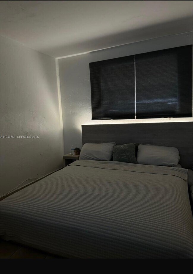 Building Photo - 4655 Palm Ave