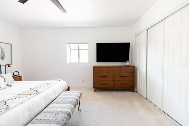 Building Photo - Tempe Beauty! 2199 Sq Ft 4 bedroom 2 bath ...