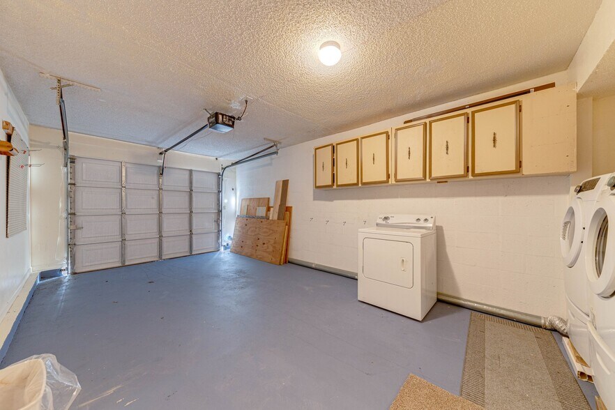 Building Photo - 1241 St Andrews Dr