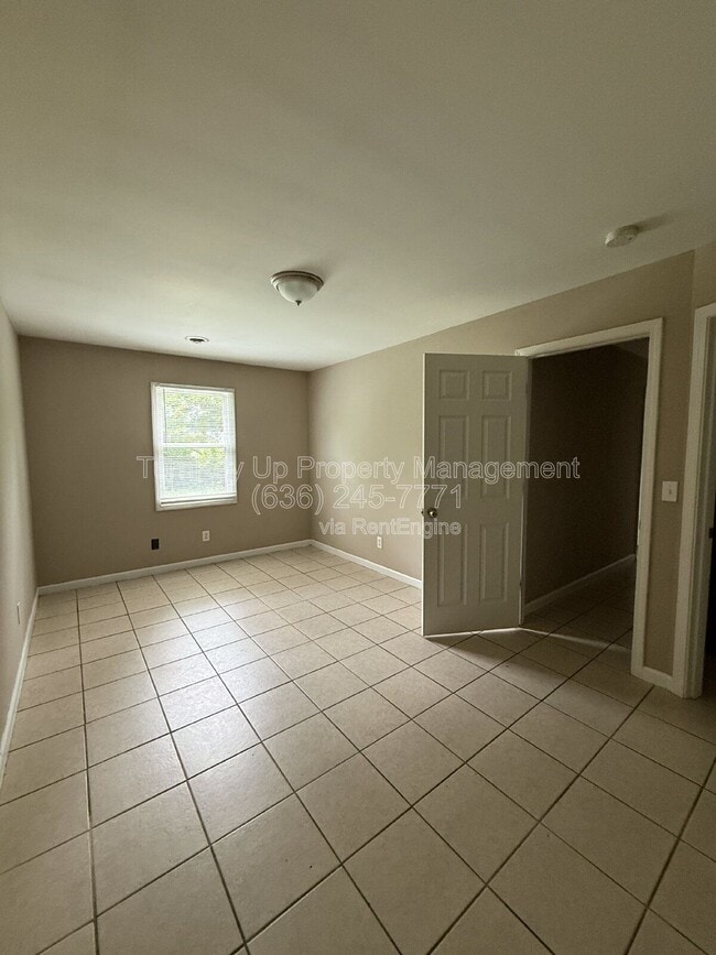 Building Photo - 1202 Laredo Ave