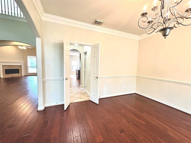 Building Photo - 26223 Longmont Park Ln