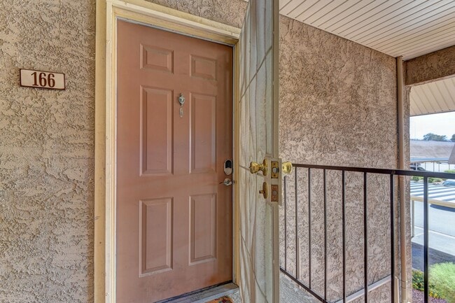 Building Photo - Beautiful condo at a great price!