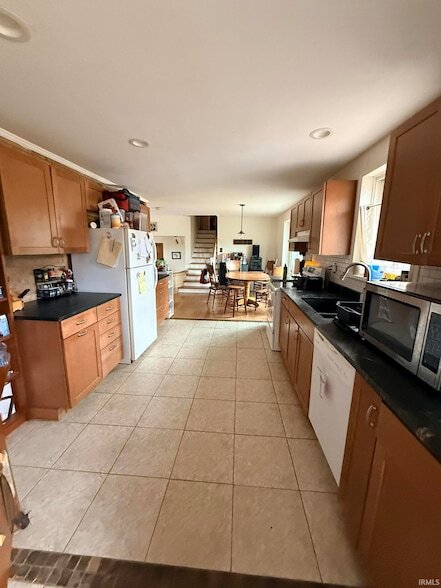 Building Photo - 1310 E Prairie Dr