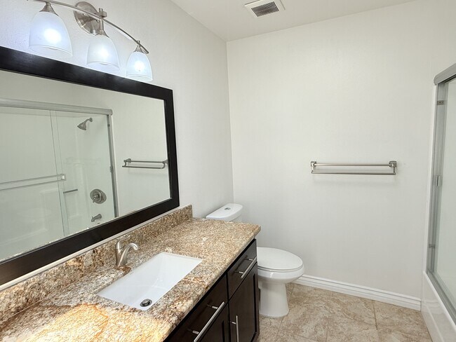 Building Photo - 2561 Navarra Dr