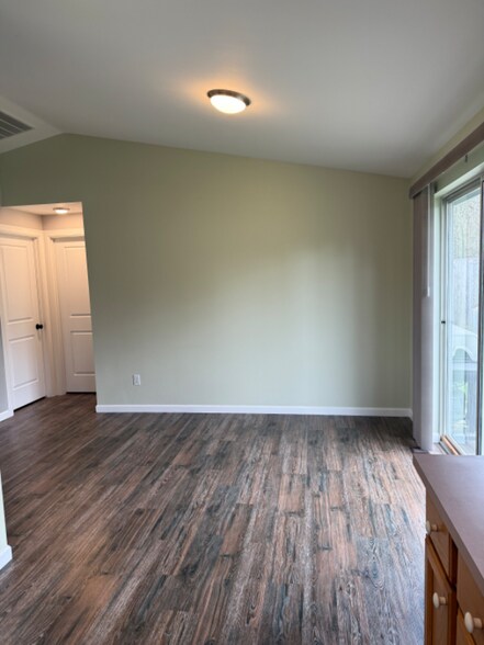 Building Photo - 12015 200th Ave Ct E