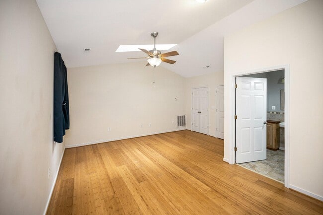 Building Photo - 130 Spring Wood Dr