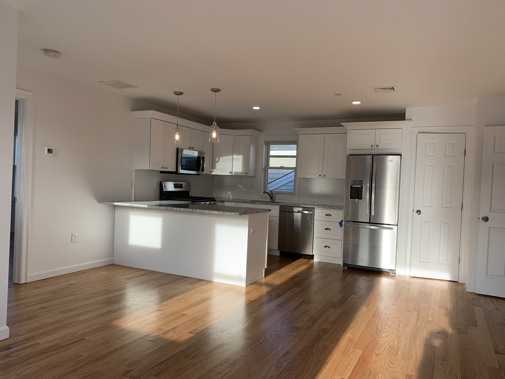 Building Photo - 17 Howland St