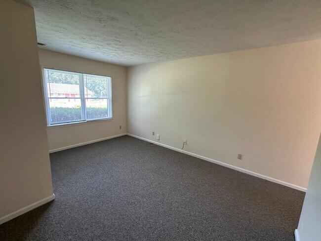 Building Photo - 165 Landings Dr