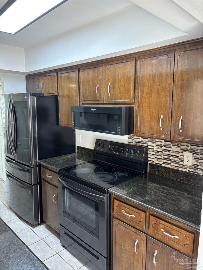 Building Photo - 8410 Williamsburg Cir
