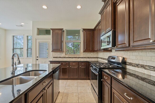 Building Photo - 174 Cheswood Forest Dr