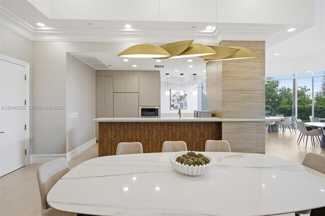 Building Photo - 16500 Collins Ave