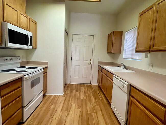 Building Photo - Unfurnished - 1 Year Rental