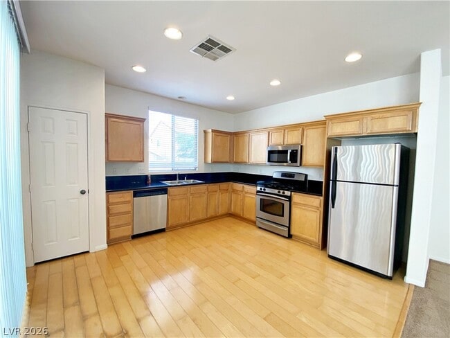 Building Photo - 682 Homewillow Ave