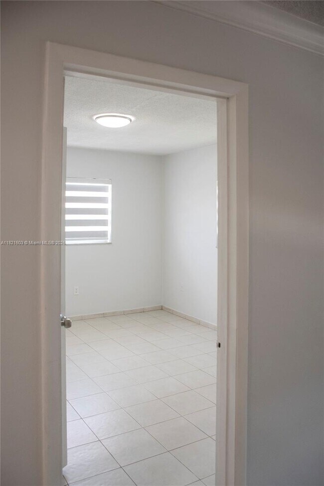 Building Photo - 110 Royal Palm Rd