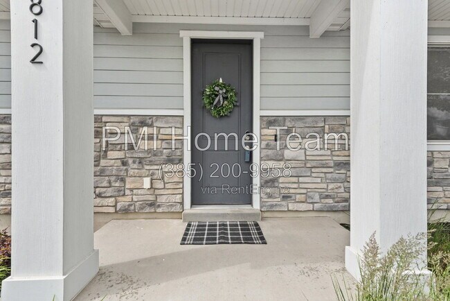 Building Photo - 1812 W Parkview Dr