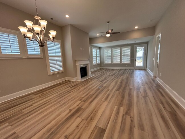 Building Photo - 411 Silverbell Ct