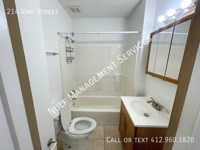 Building Photo - 214 Vine St