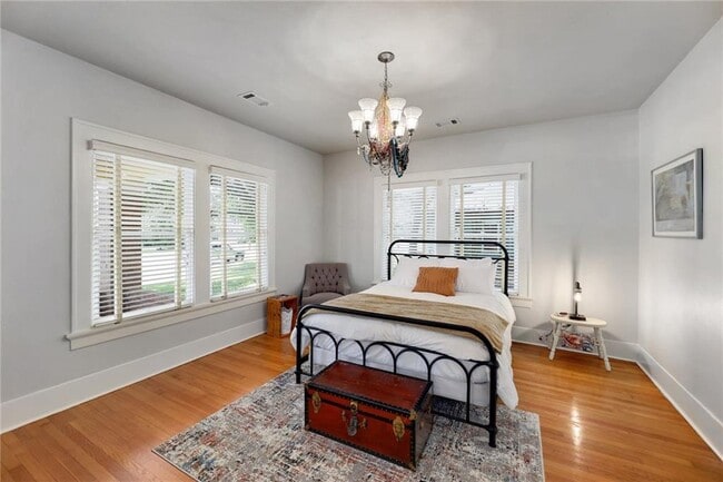 Building Photo - 1604 S Main St