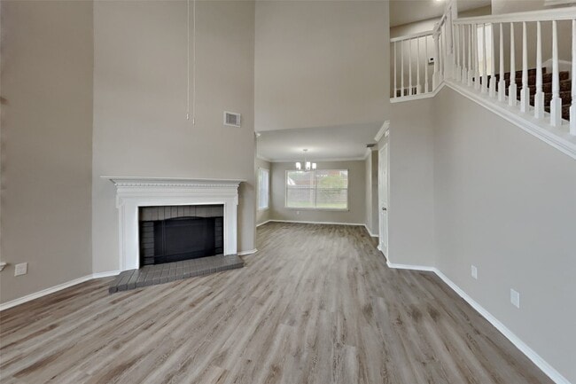 Building Photo - 16834 Scenic Gardens Dr