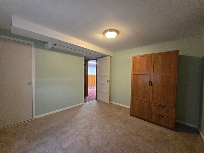 Building Photo - Spacious 4 Bedroom Home with Solar Panels, Fully Fenced Yard on Rimrock Rd