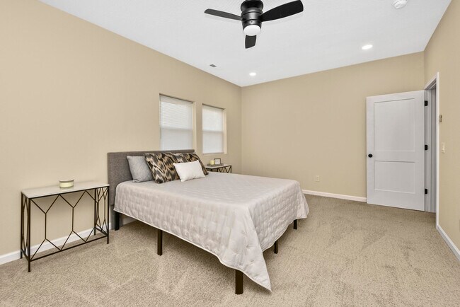 Building Photo - 1220 E Pacific St