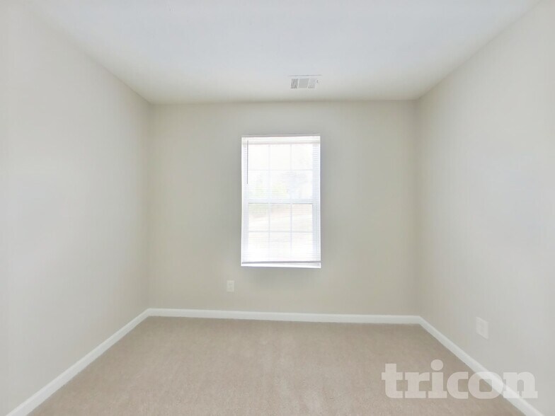 Building Photo - 1401 Lancaster Ct