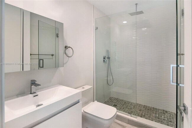 Building Photo - 14951 Royal Oaks Ln