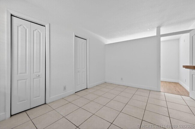 Building Photo - 4081 N Dixie Hwy