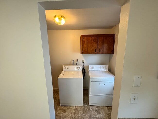 Building Photo - Charming 3-Bedroom SE Portland Home – Fully Fenced Yard - Video attached