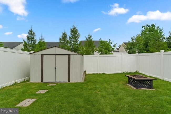 Building Photo - 5758 Barts Way