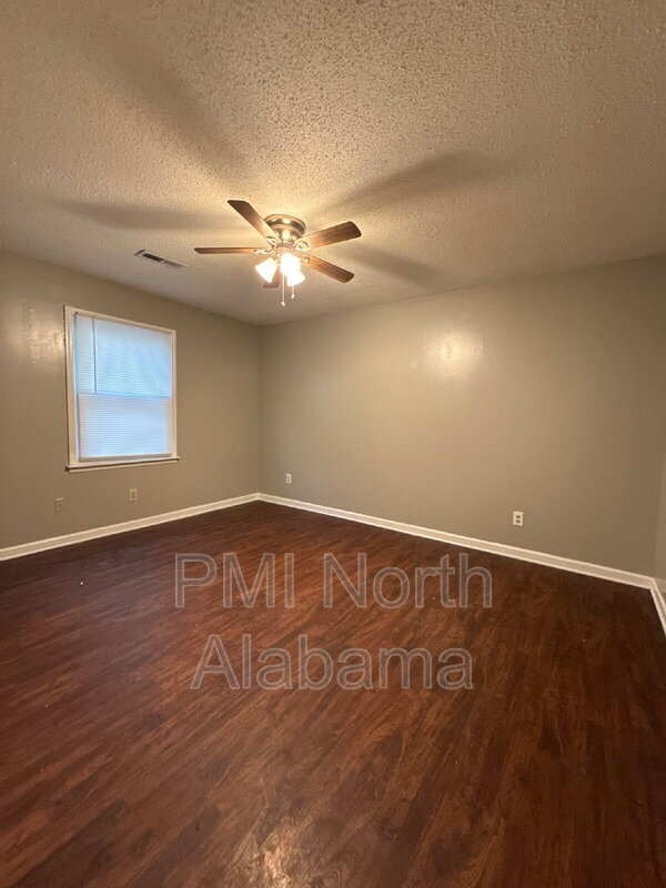 Building Photo - 4428 Bonnell Dr NW