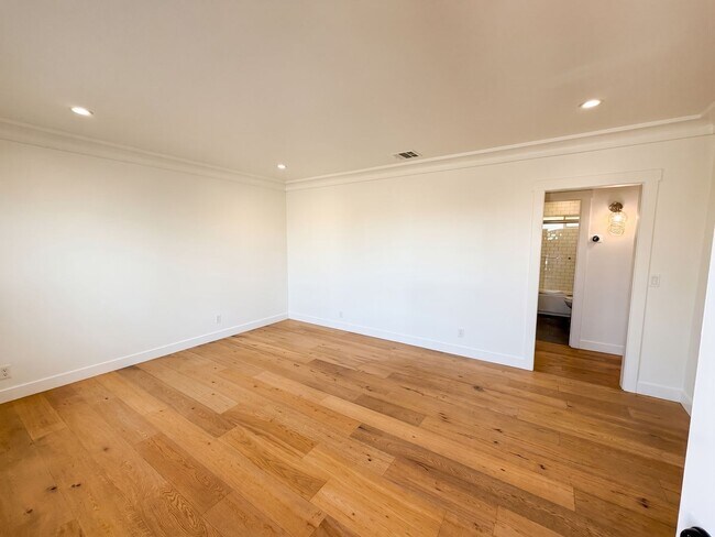 Building Photo - 360 Parkman Ave