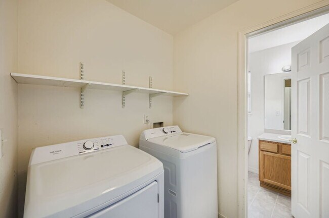 Building Photo - 504 Pyrite Terrace