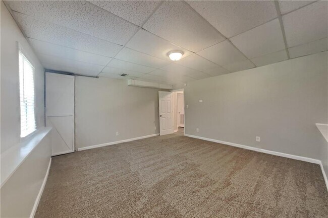Building Photo - 1250 Summit Point Ln
