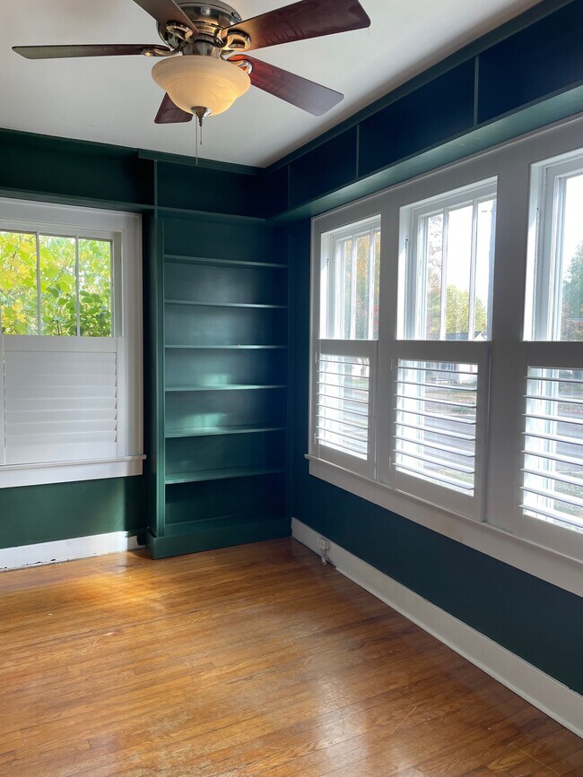 Building Photo - 1947 Emoriland Blvd