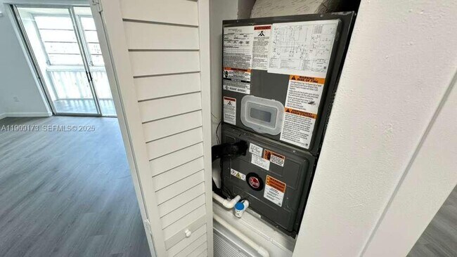 Building Photo - 1475 NE 125th Terrace