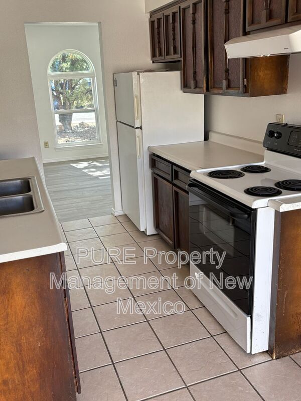 Building Photo - 2701 Texas St NE