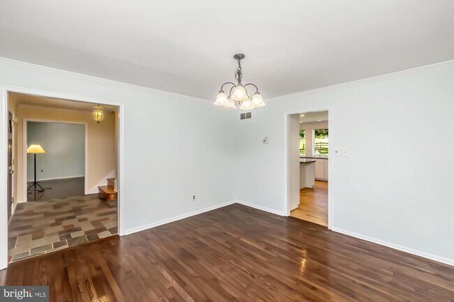 Building Photo - 60 Paul Cir