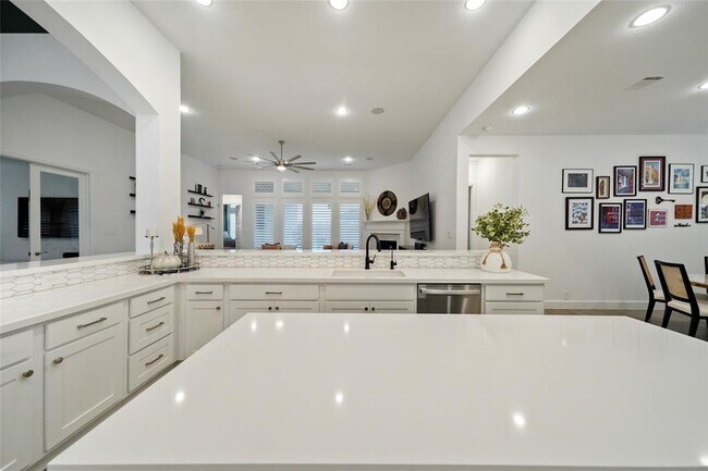 Building Photo - 4803 Bernard Dr