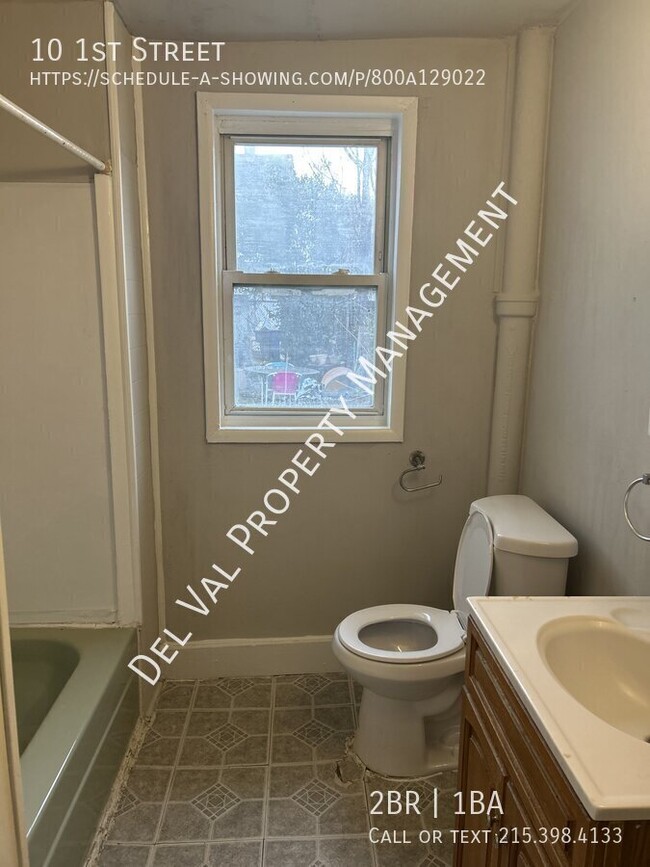 Building Photo - Spacious 2-Bedroom 1st-Floor Apartment for...