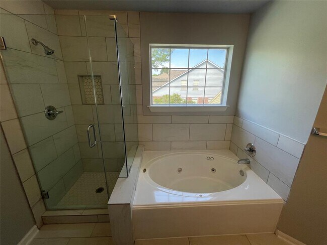 Building Photo - 14803 Silver Knight Ct