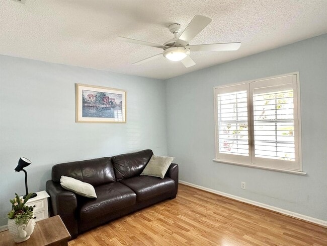 Building Photo - 6129 Heliconia Rd