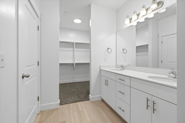 Building Photo - 475 W 60 S