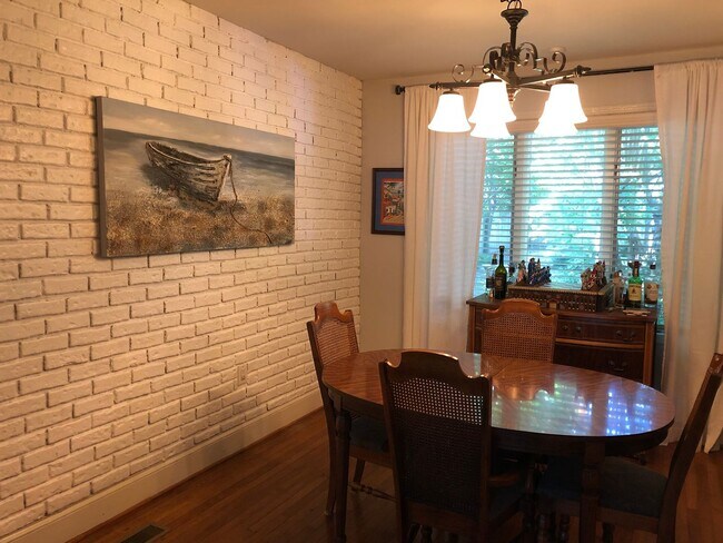 Building Photo - Charming Home in Haymount