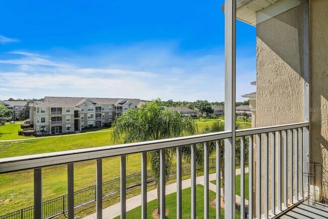 Building Photo - 2302 Butterfly Palm Way