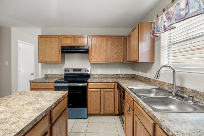 Building Photo - 2619 Chisolm Creek Ct