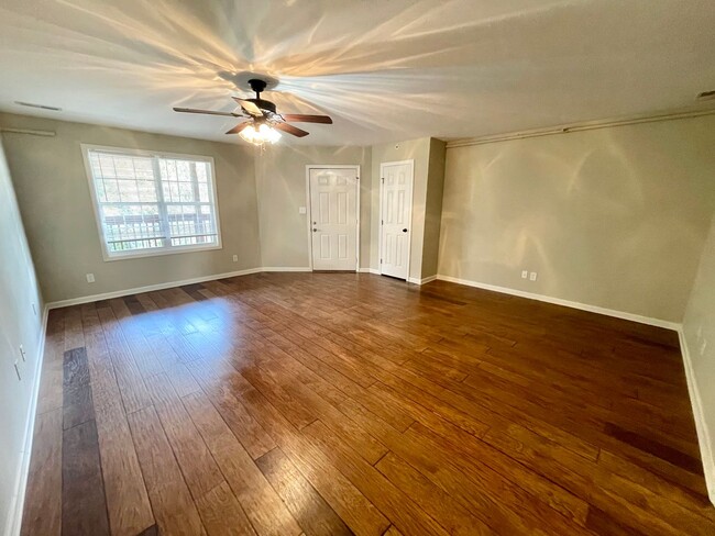 Primary Photo - 2nd Floor Apartment off Huntsville Brownsf...